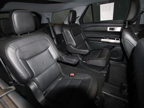 Used 2023 Ford Explorer Limited w/ Limited Technology Package image 28