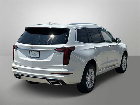 Used 2025 Cadillac XT6 Luxury image 14