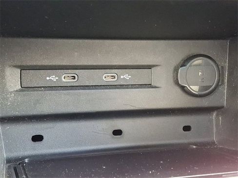 Used 2022 Volkswagen Taos SEL w/ Panoramic Sunroof Package image 24