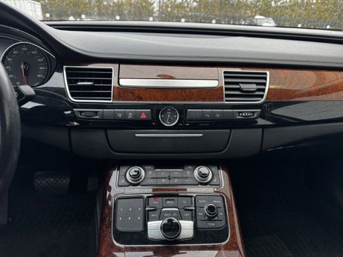 Used 2011 Audi A8 L 4.2 image 33