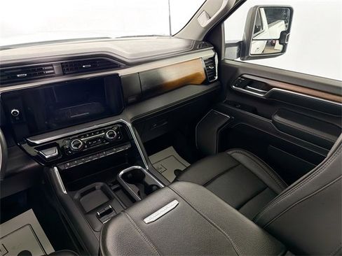 Used 2024 GMC Sierra 3500 Denali image 22