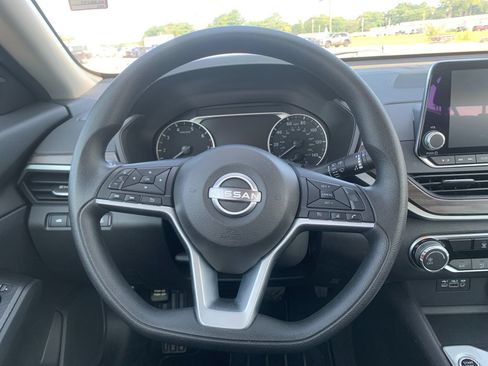 Used 2025 Nissan Altima 2.5 SV FWD image 27