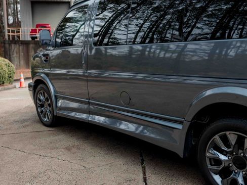 Used 2023 Chevrolet Express 2500 image 29