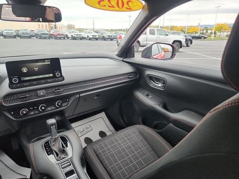 Certified 2025 Honda HR-V Sport image 17