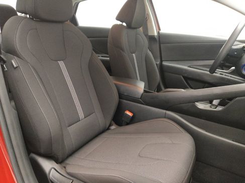 Used 2025 Hyundai Elantra SE image 21