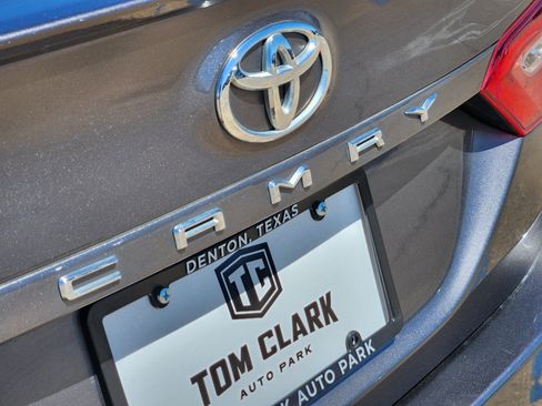 Used 2019 Toyota Camry SE w/ Convenience Package FWD image 27