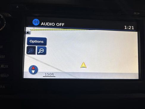 Used 2017 Nissan Titan SV image 9