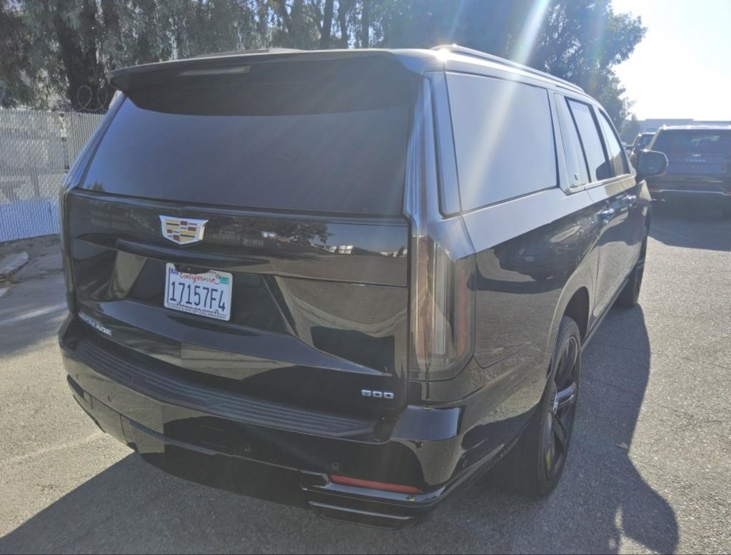 Used 2025 Cadillac Escalade ESV Sport Platinum AWD/4WD image 5