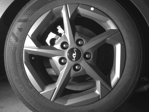 Used 2025 Kia K4 LXS image 15