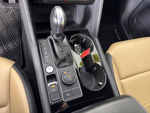 Used 2022 Volkswagen Atlas Cross Sport SE image 19