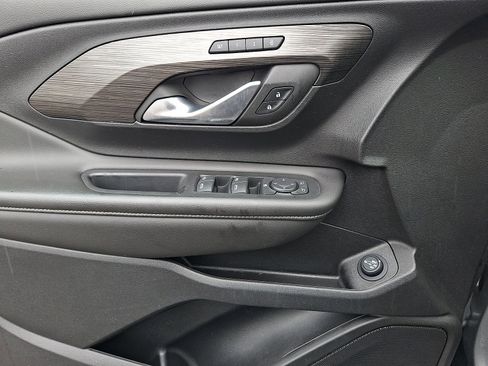 Used 2024 GMC Terrain SLT image 12