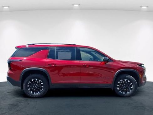 Used 2025 Chevrolet Traverse Z71 w/ Enhanced Driving Package AWD/4WD image 5