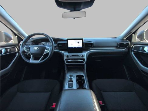 Used 2022 Ford Explorer XLT image 7