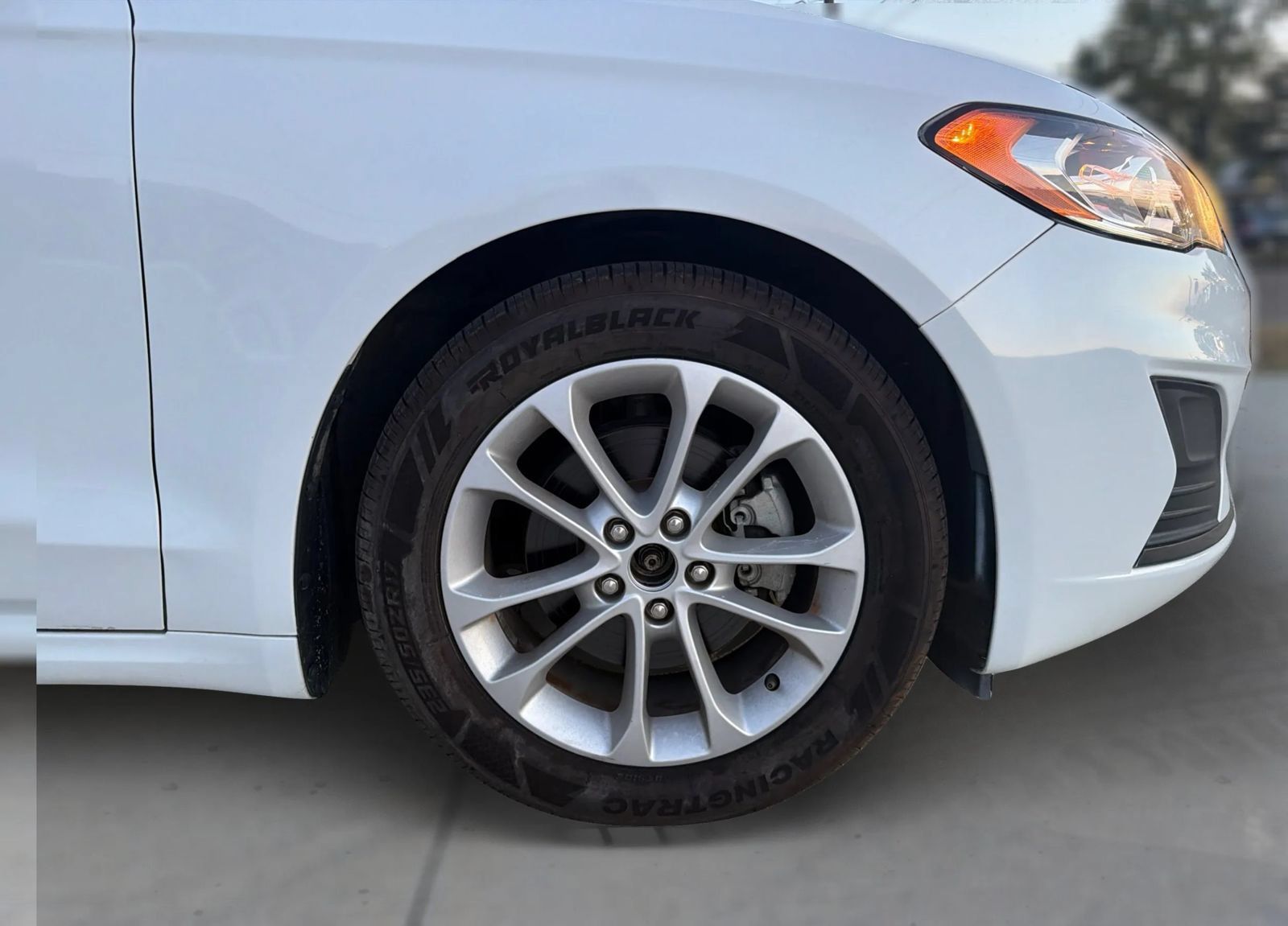 Used 2019 Ford Fusion SE FWD image 27
