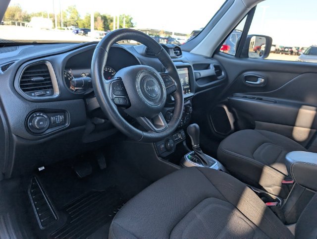 Used 2022 Jeep Renegade Latitude w/ Convenience Group AWD/4WD image 9