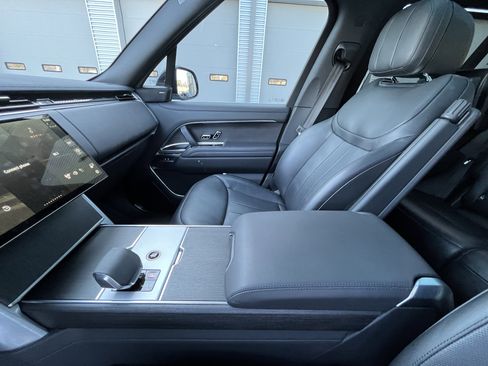 Certified 2025 Land Rover Range Rover SE image 25