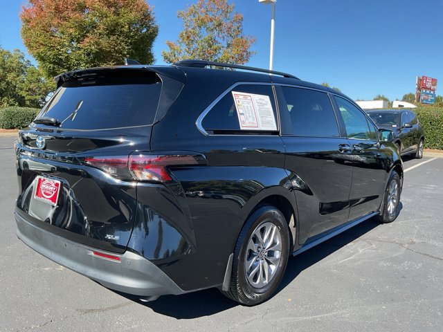 Used 2025 Toyota Sienna XLE FWD image 8