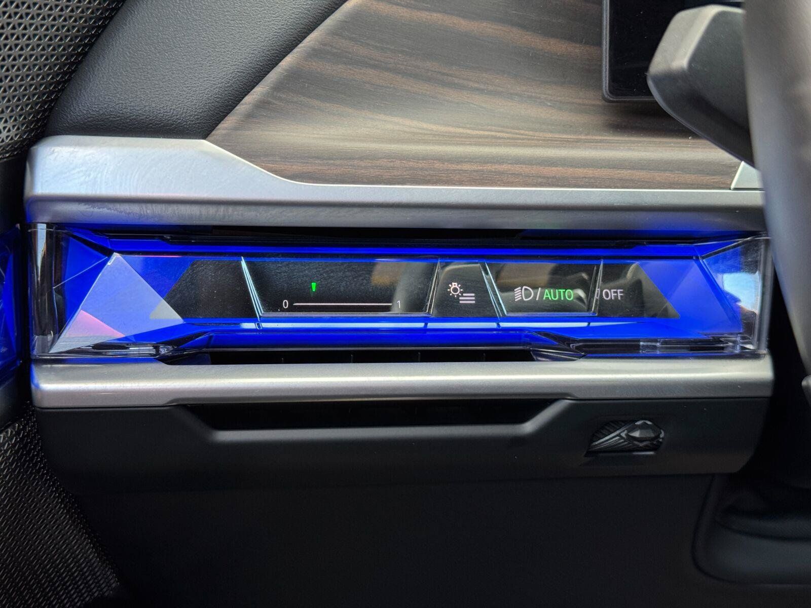 Used 2024 BMW i7 eDrive50 w/ M Sport Package RWD image 18