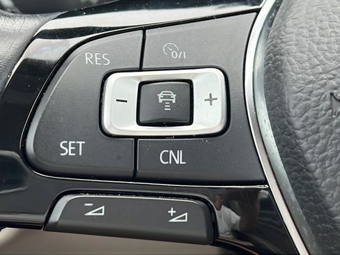 Used 2018 Volkswagen Atlas SEL FWD image 21