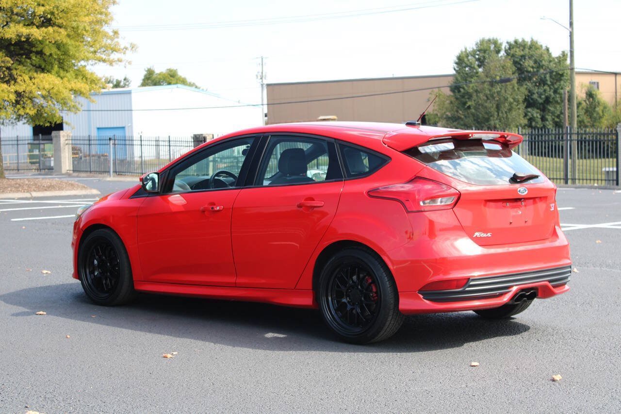 Used 2015 Ford Focus ST FWD image 4