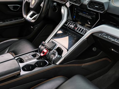 Used 2020 Lamborghini Urus image 22