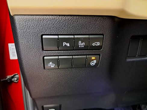 Used 2016 Lexus NX 300h AWD w/ Luxury Package image 18