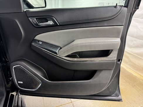 Used 2017 Chevrolet Suburban LT image 16