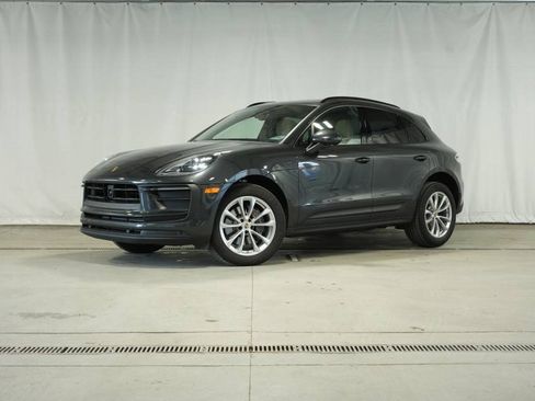 Used 2025 Porsche Macan image 1