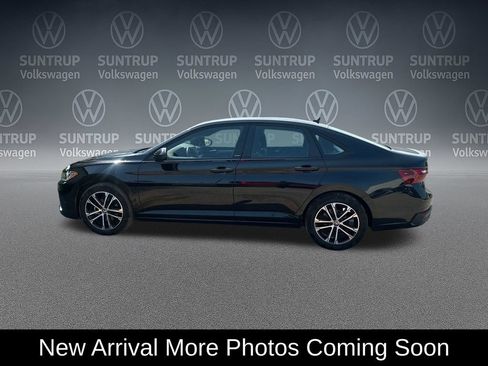 Used 2025 Volkswagen Jetta Sport FWD image 2