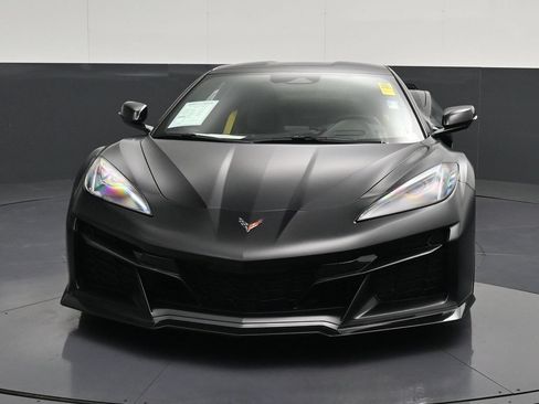Used 2025 Chevrolet Corvette Z06 RWD image 6