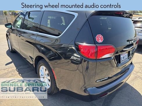 Used 2017 Chrysler Pacifica Touring w/ Tire & Wheel Group image 7