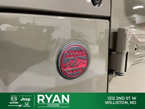 Used 2020 Jeep Gladiator Rubicon AWD/4WD image 13