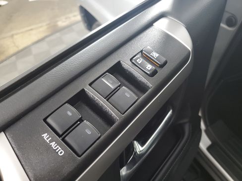 Used 2019 Toyota 4Runner SR5 Premium AWD/4WD image 28