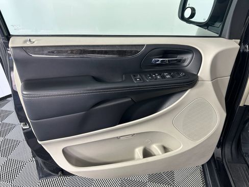 Used 2012 Chrysler Town & Country Touring-L w/ Premium Group FWD image 24
