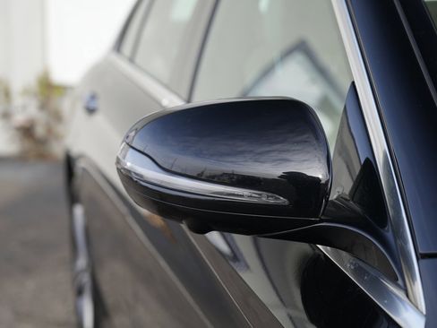 Used 2019 Mercedes-Benz E 300 4MATIC w/ Premium 1 Package image 9