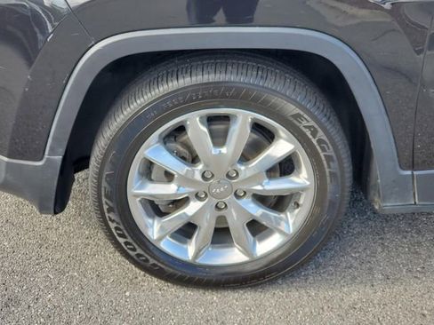 Used 2015 Jeep Cherokee Limited w/ Luxury Group image 12