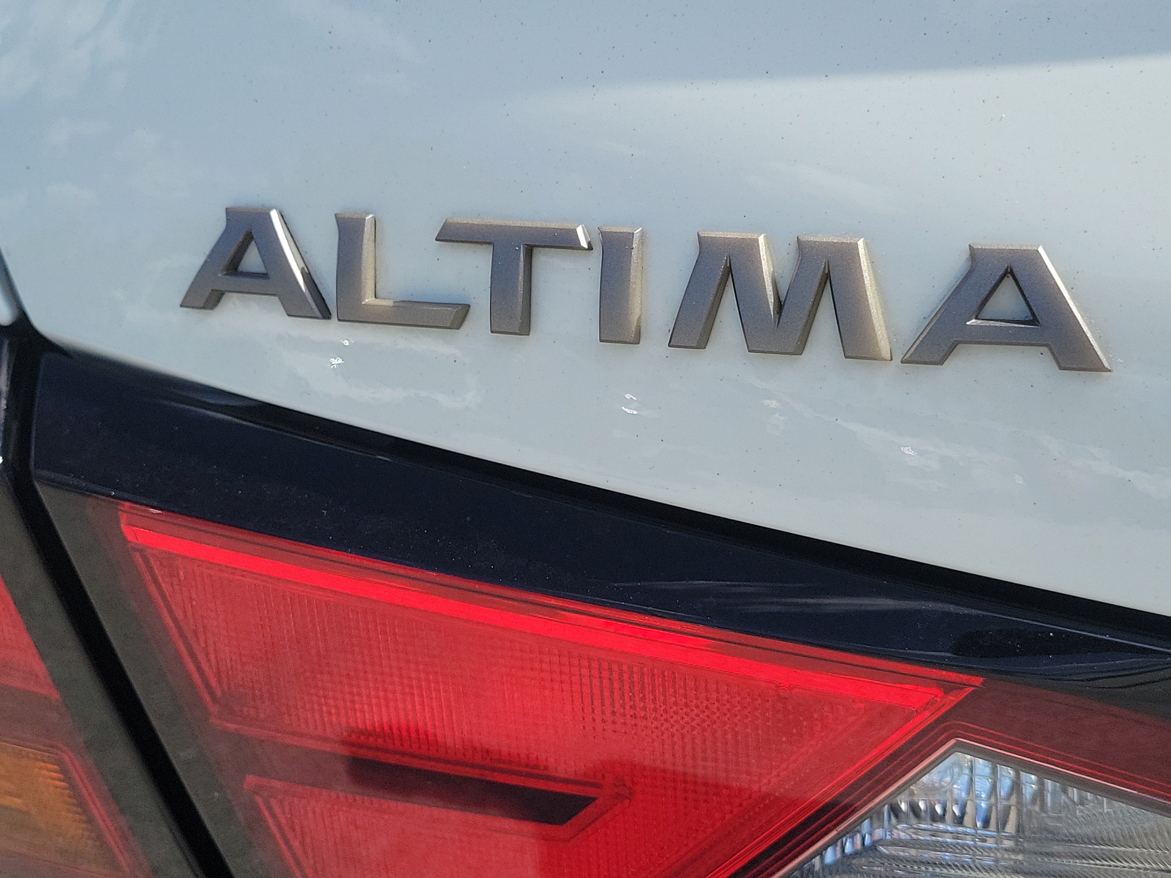 Used 2024 Nissan Altima 2.5 S FWD image 31