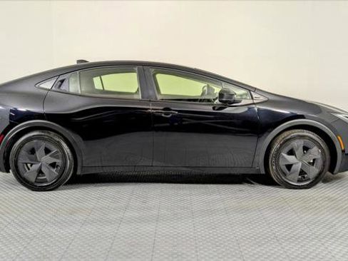 Used 2024 Toyota Prius LE image 7