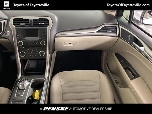 Used 2018 Ford Fusion SE image 18
