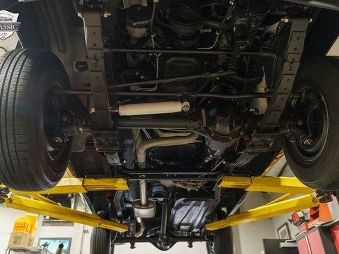 Used 1991 Jeep Grand Wagoneer image 2