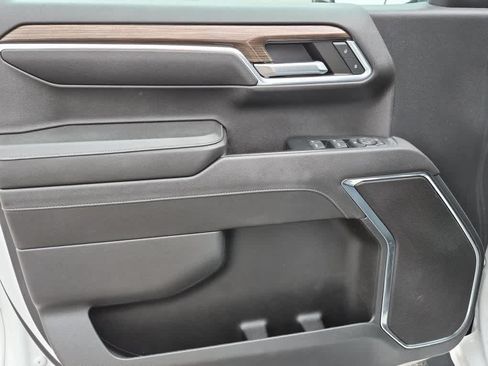 Used 2023 Chevrolet Silverado 1500 LT AWD/4WD image 9