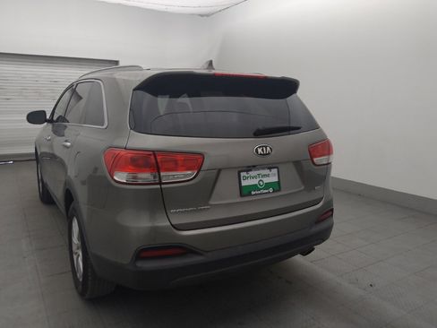 Used 2018 Kia Sorento FWD image 5