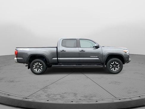 Used 2019 Toyota Tacoma TRD Off-Road image 2