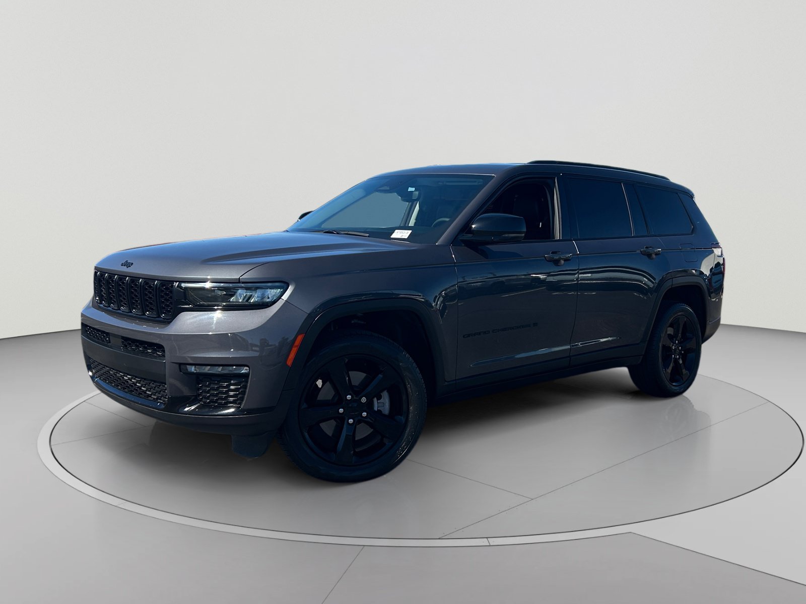 Used 2024 Jeep Grand Cherokee L Limited w/ Black Appearance Package AWD/4WD image 1