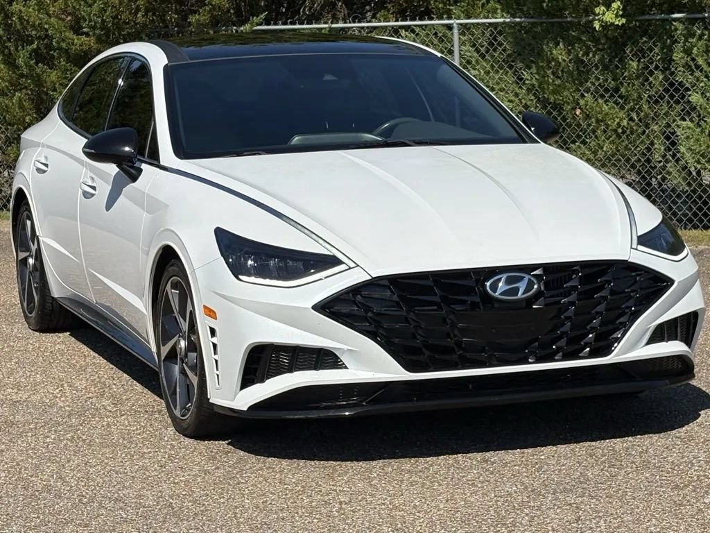 Used 2021 Hyundai Sonata SEL Plus w/ Tech Package FWD image 2