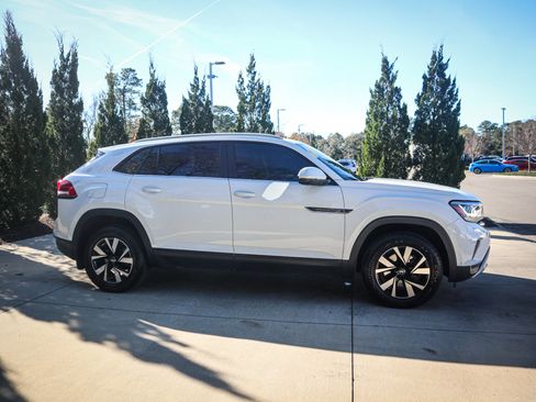 Used 2022 Volkswagen Atlas Cross Sport SE image 11