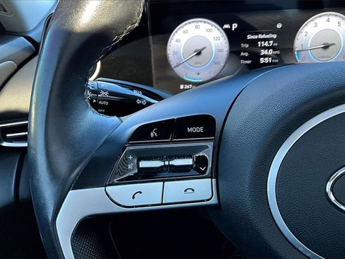 Used 2022 Hyundai Elantra Limited image 18