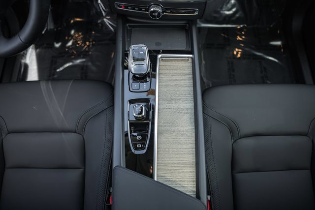 New 2026 Volvo XC60 B5 Plus AWD/4WD image 28