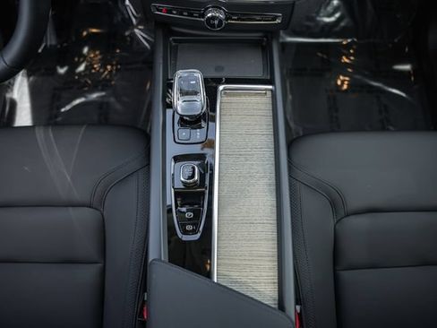 New 2026 Volvo XC60 B5 Plus w/ Climate Package AWD/4WD image 28