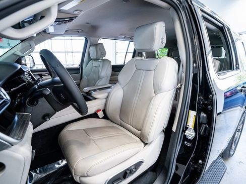 Used 2023 Jeep Wagoneer Series III w/ Preferred Equipment Group image 40